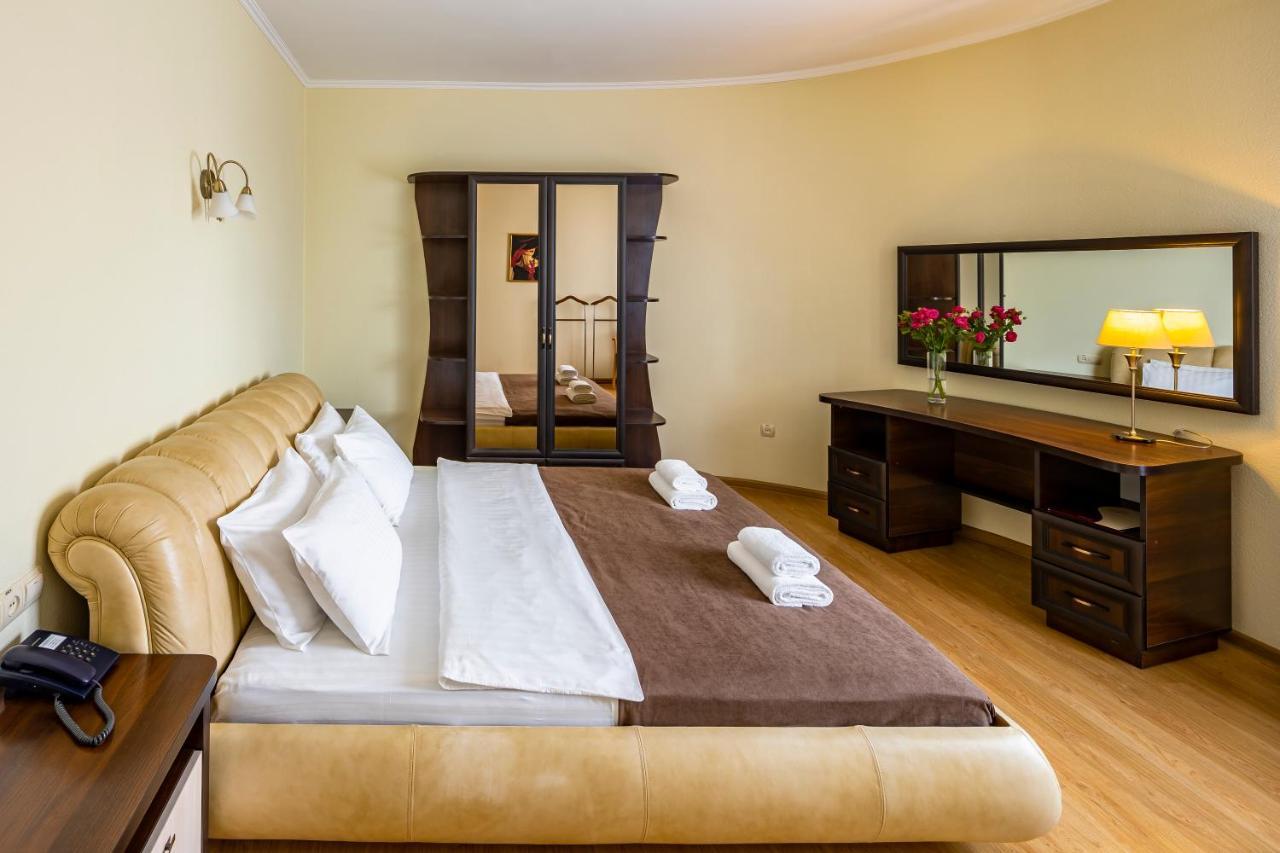 Hotel Galaktika Vynnyky Dış mekan fotoğraf
