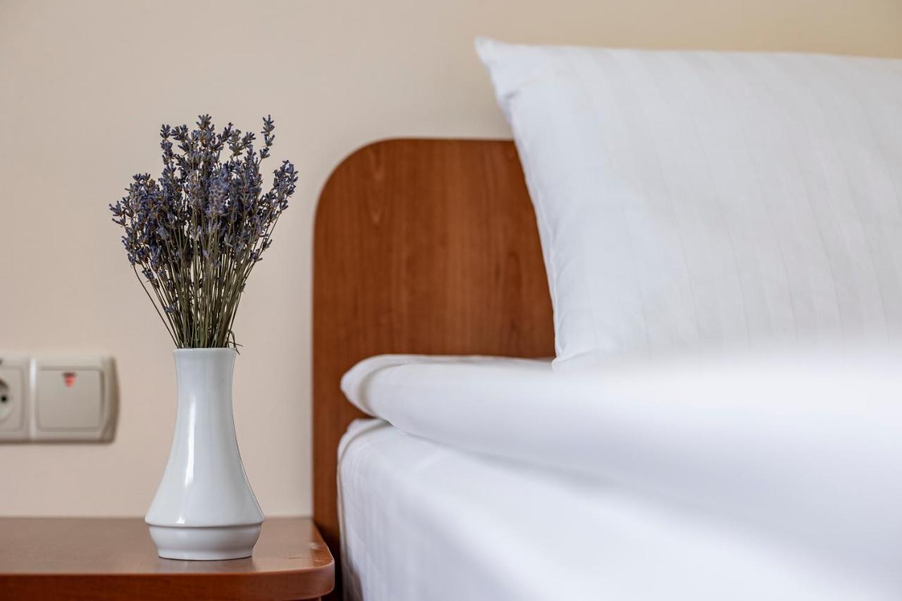 Hotel Galaktika Vynnyky Dış mekan fotoğraf
