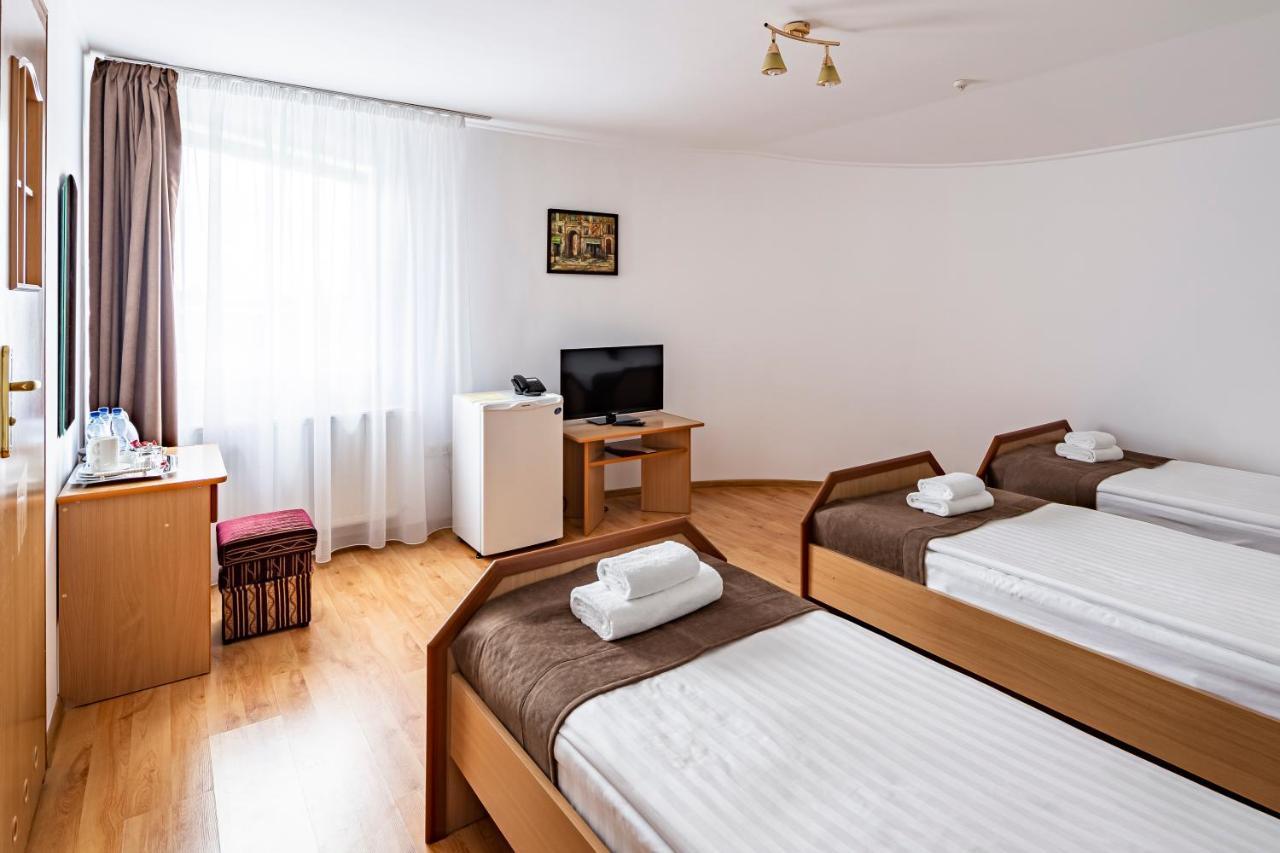 Hotel Galaktika Vynnyky Dış mekan fotoğraf