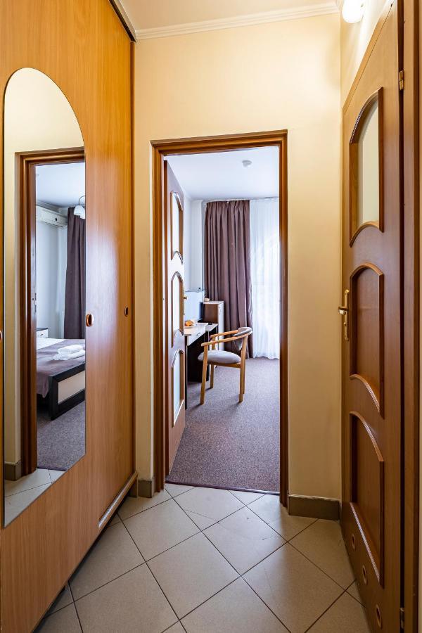 Hotel Galaktika Vynnyky Dış mekan fotoğraf