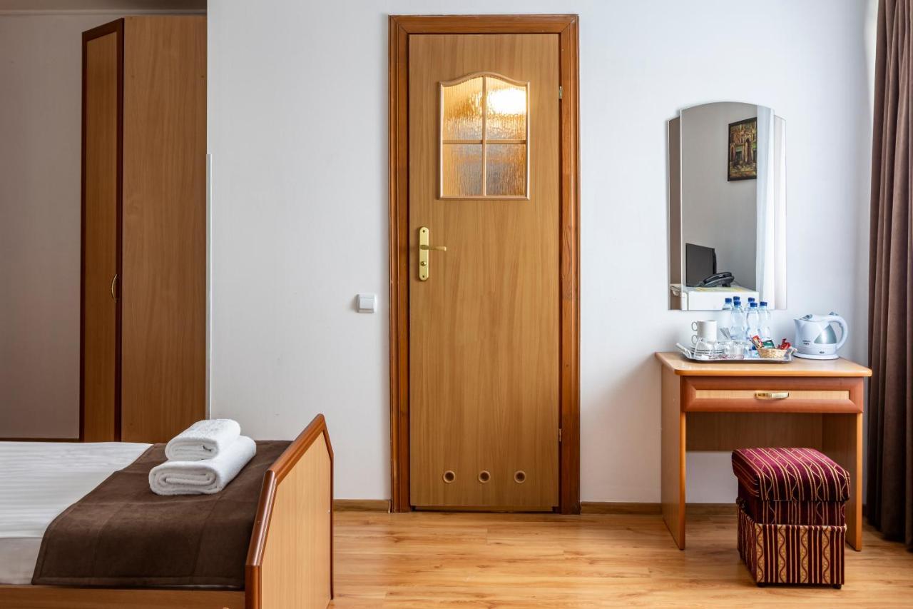 Hotel Galaktika Vynnyky Dış mekan fotoğraf
